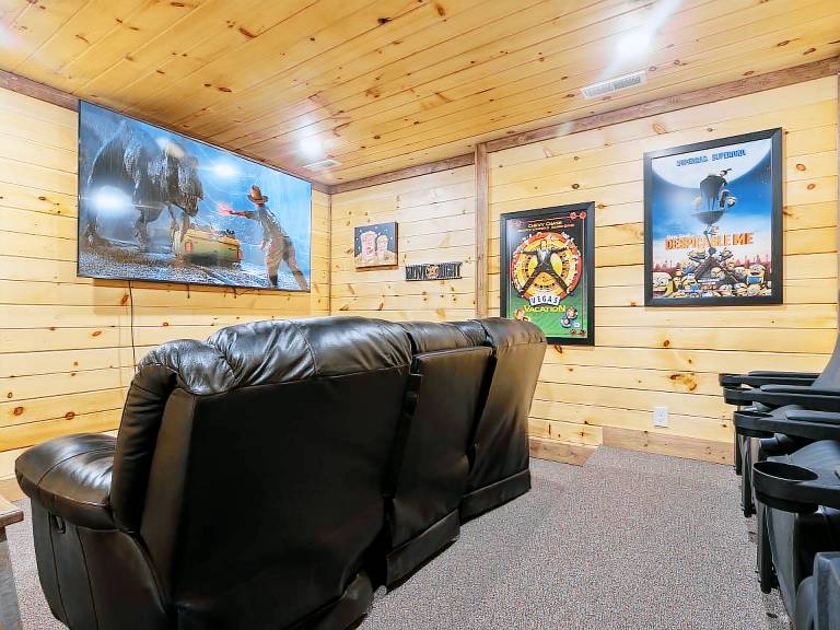 NEW Luxury GBurg Cabin Private Pool-Theater-Games- Hot Tub — photo 3