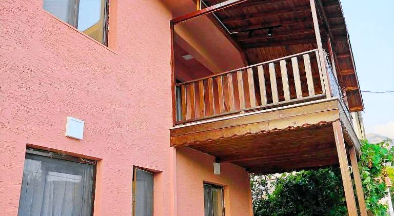 Fully equipped chalet with yard, BBQ & patio | Suitable for remote work | Pet-friendly — photo 5