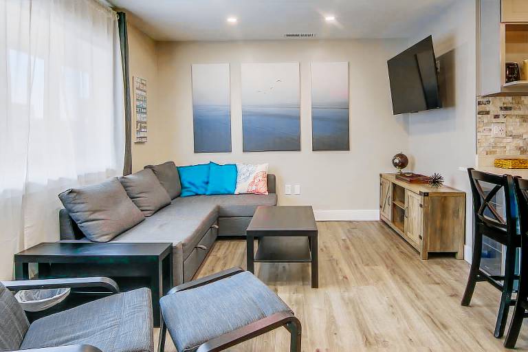 Walk to Beach & Boardwalk Ocean City Condo