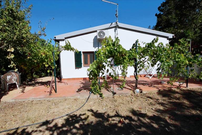 Children-friendly villa with BBQ & garden | Pets allowed — photo 3