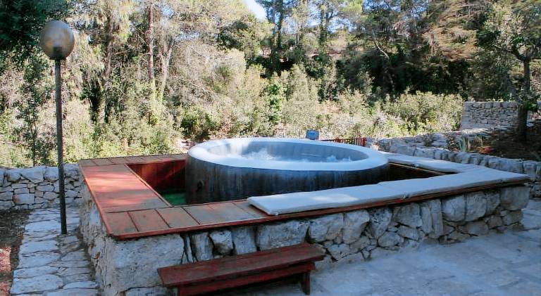 Charming vacation home with jacuzzi & pool | Pet-friendly — photo 5
