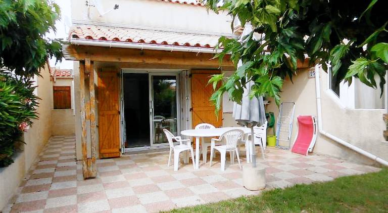 Vacation home with grill & patio — photo 4