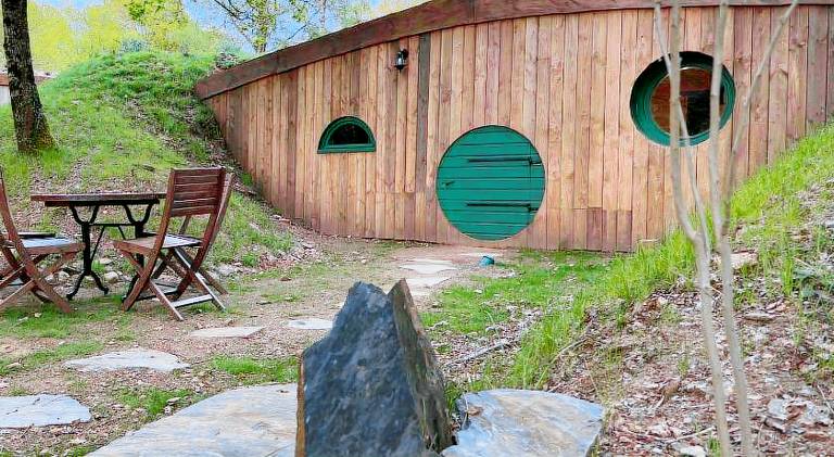 Lodge with terrace & yard — photo 3