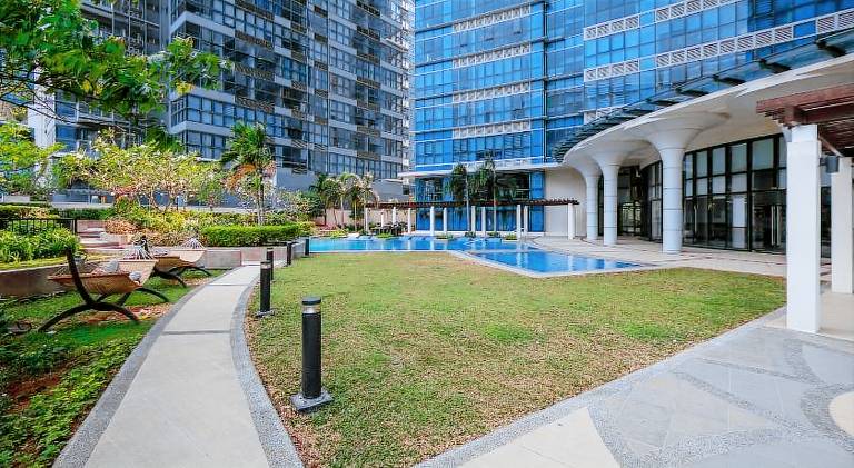 Rental apartment with yard, private pool & grill — photo 5