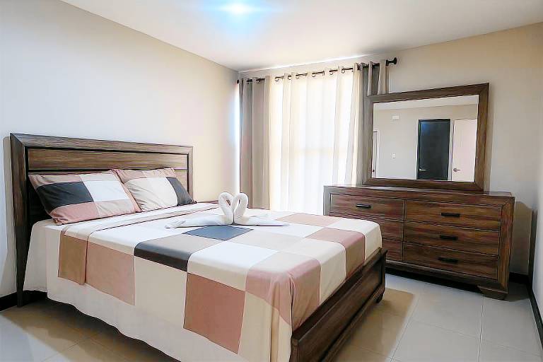 2 Bed Sleeps 5 Private Garden Free Parking