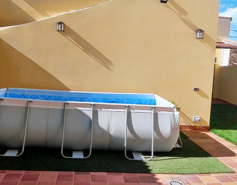Vacation home with private pool, barbecue & garden | City view — photo 2