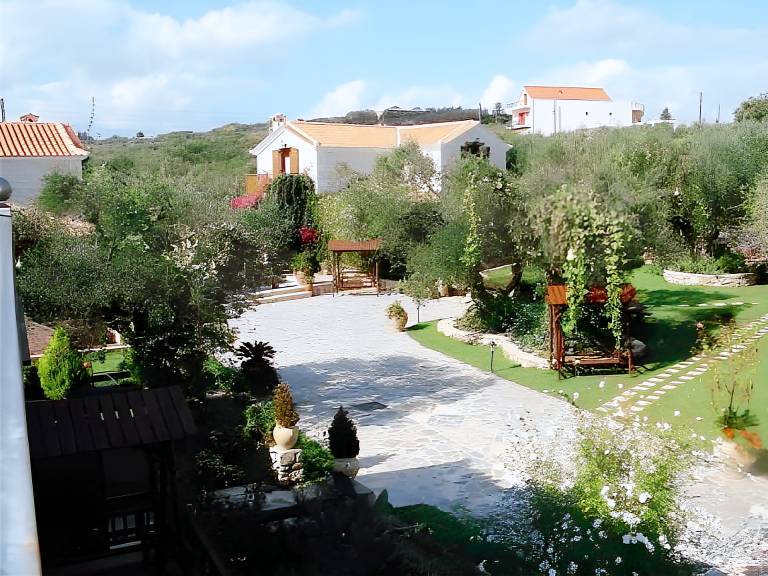 Vacation home with pool, yard & patio in Zakynthos
