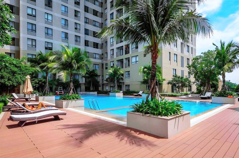 House with pool, barbeque & yard | Water view — photo 4