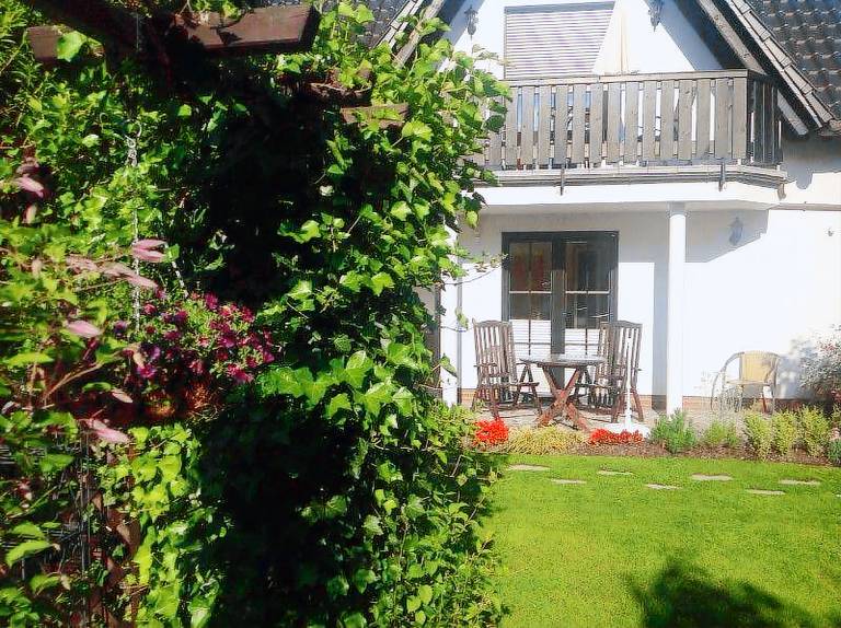 Holiday apartment with patio & yard — photo 5