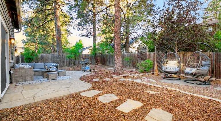 The Rock Trail House+Renovated+Modern+Fireplace+EV+Nice Yard — photo 5
