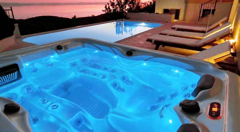 Villa with pool & hot tub | Dogs allowed in Tucepi