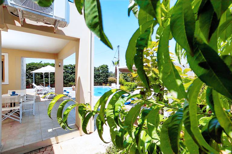 Villa with patio, barbecue & garden | Garden view — photo 5