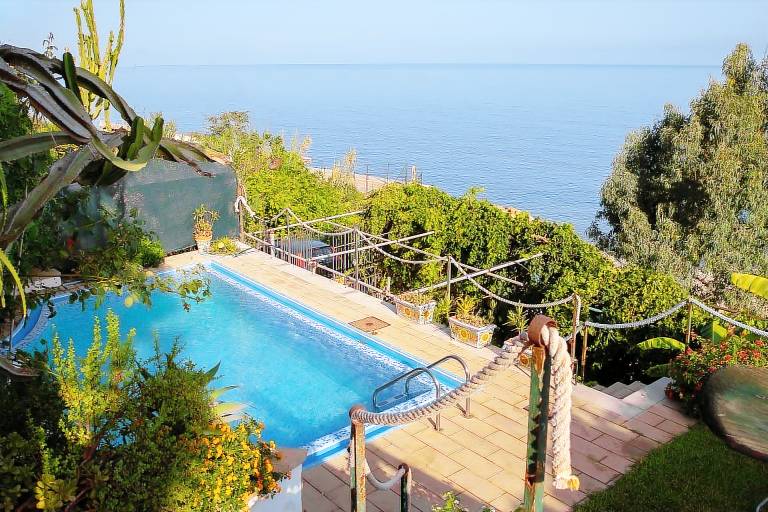 Villa with Sea View Pool, Sea View, Pool and Garden, Pet-Friendly in Messina