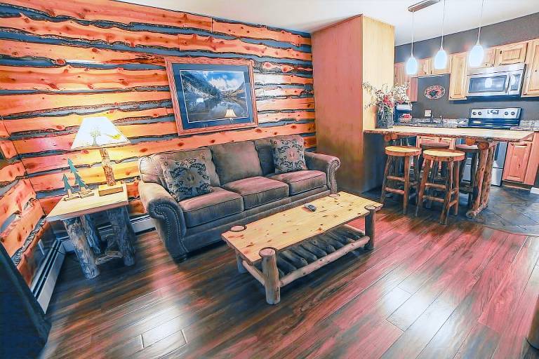 Condo with pool — photo 4