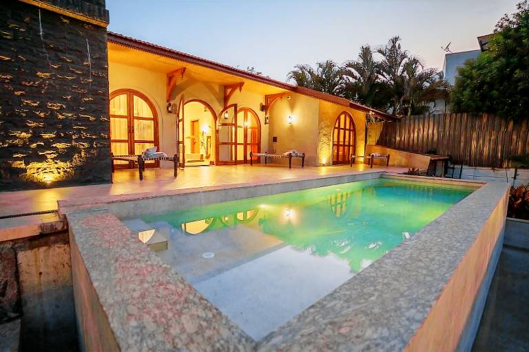 Villa with pool, barbeque & garden — photo 3