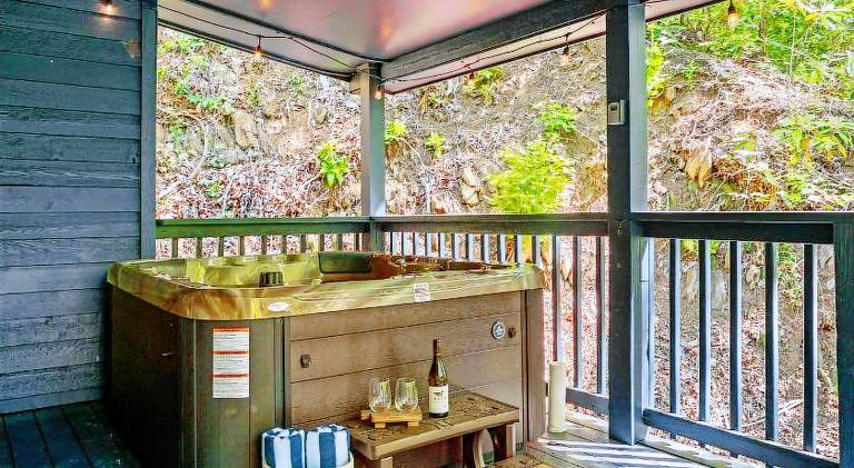 Chalet with jacuzzi & pool | Dogs allowed — photo 3