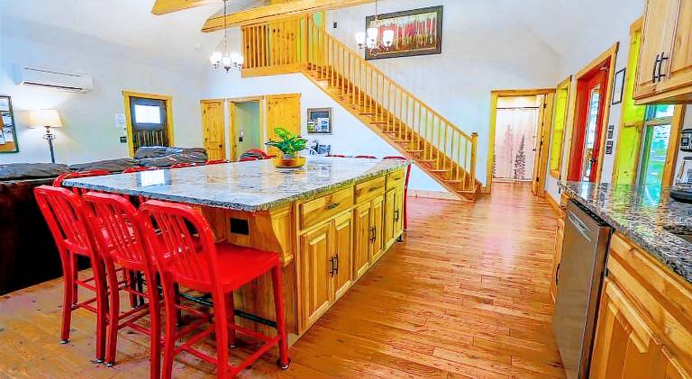 House with jacuzzi — photo 4