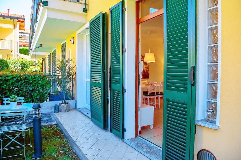 Holiday apartment with pool & yard | Garden view — photo 5