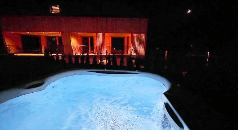Rental apartment with garden, sauna & hot tub in Valle di Casies