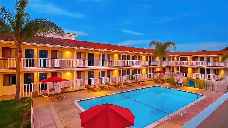 Motel 6 Carlsbad, CA Beach — photo 3