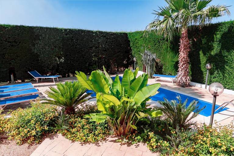 Villa with private pool, BBQ & garden — photo 4