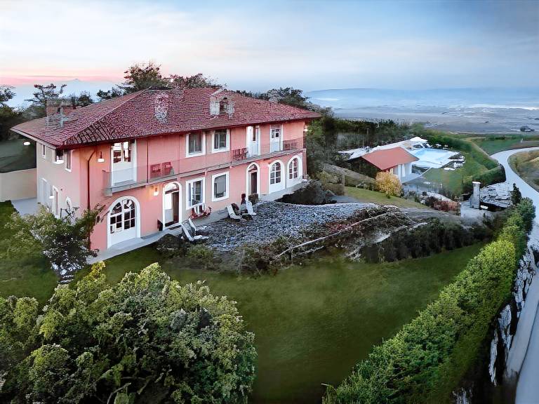 Child-friendly nice house with terrace, pool & yard | Pets allowed in La Morra