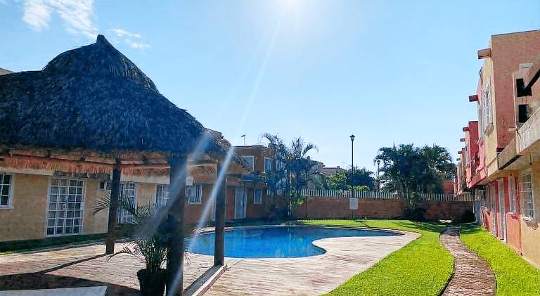 House with pool | Pet-friendly — photo 5