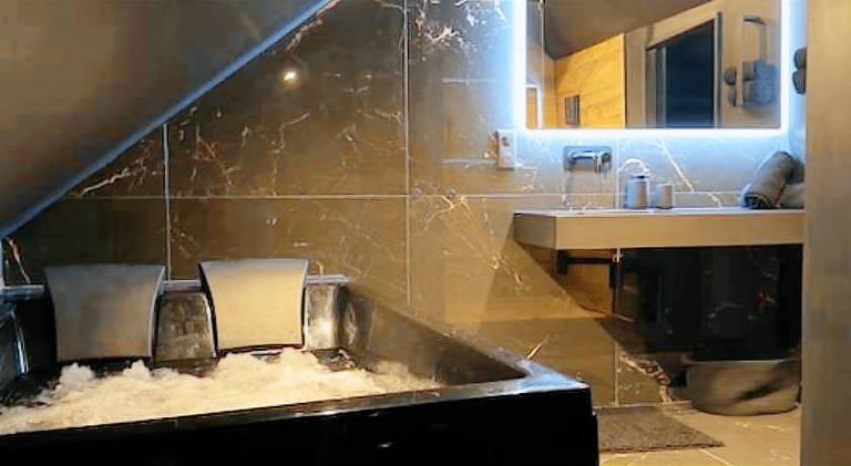 Holiday apartment with hot tub — photo 4