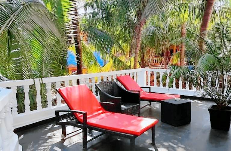 Apartment with yard | Water view — photo 4