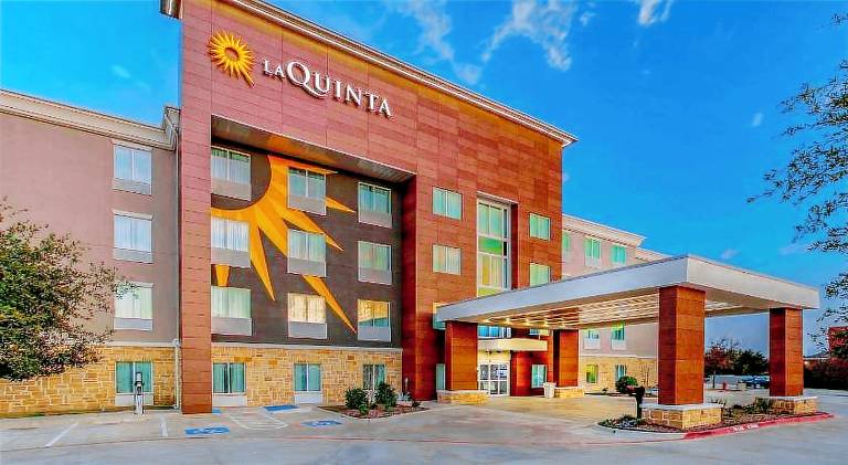 La Quinta Inn & Suites by Wyndham Northlake Fort Worth — photo 3