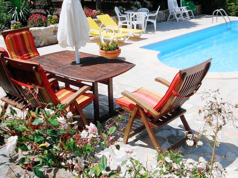 Vacation home with yard, terrace & barbeque — photo 4
