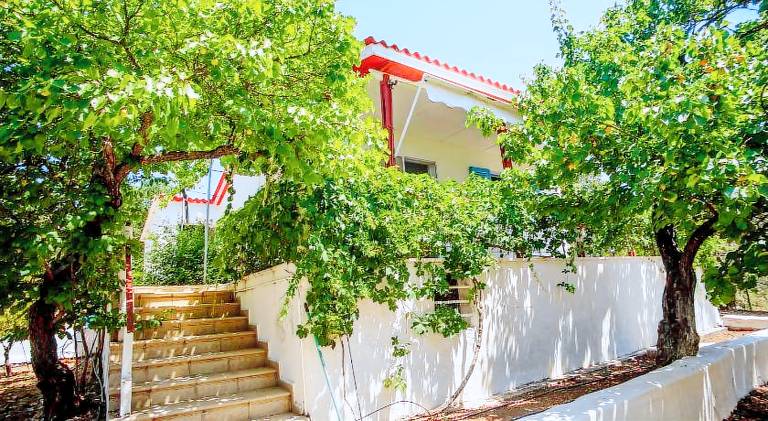 Vacation home with garden, terrace & grill | Next to the beach | Pet-friendly — photo 3