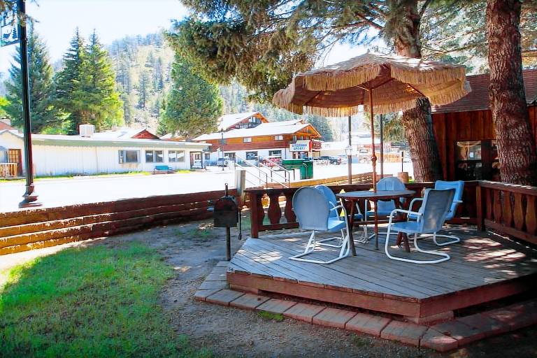 Lodge Red River