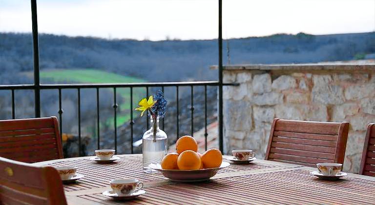 Vacation home with barbeque, yard & terrace — photo 4
