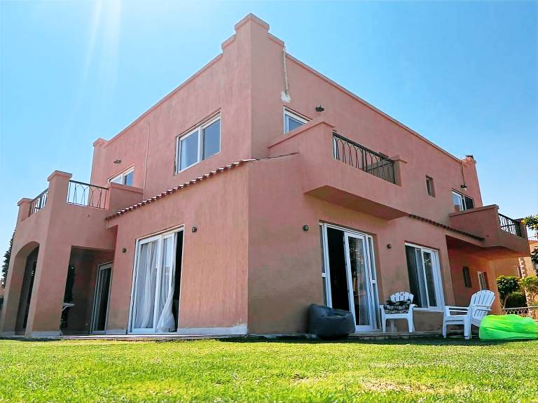 280 m&sup2; Ferienhaus