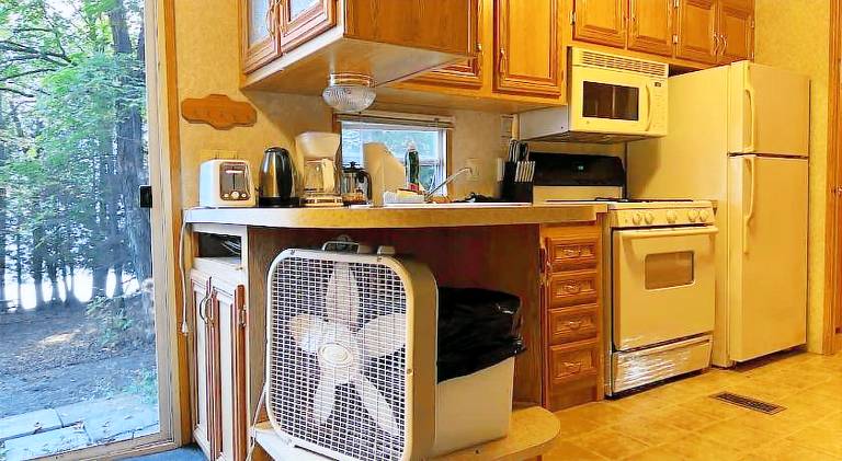 Lakefront RV Cottage in Parry Sound 14 — photo 3