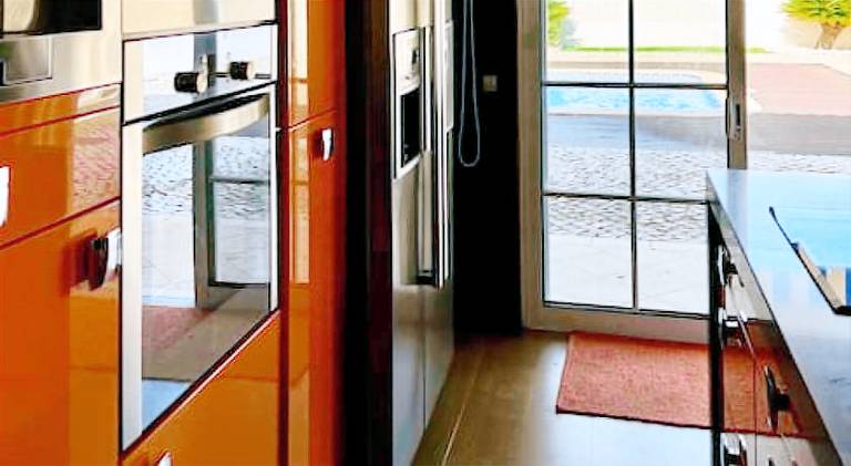 Villa with pool — photo 5