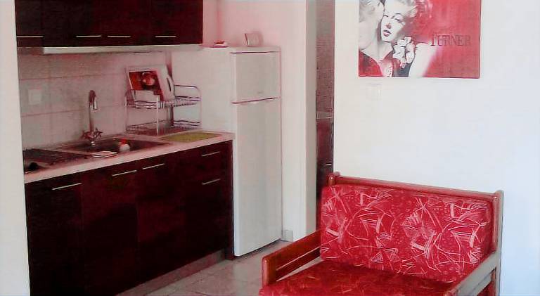Apartment with BBQ & patio — photo 2