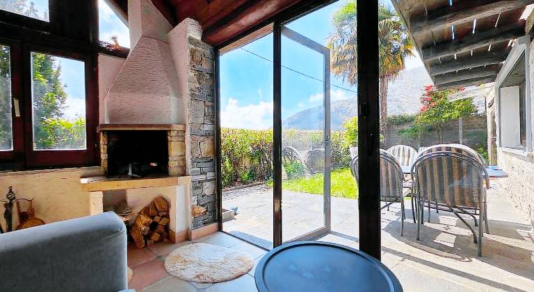 Holiday apartment with garden, barbeque & patio — photo 4