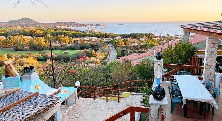 House with 3 rooms for 6 persons in Villasimius
