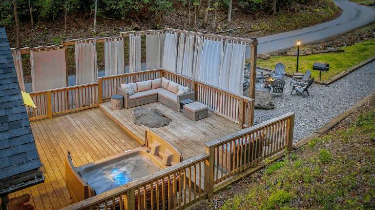 Lazy Bear Valley is a rustic cabin retreat just minutes from Gatlinburg! — photo 3