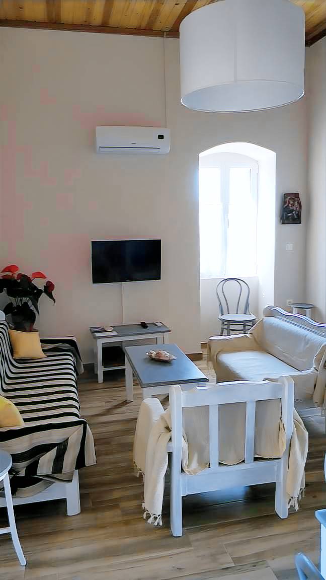 Traditional Country House with Shared Terrace, Wi-Fi, and Air Conditioning — photo 5