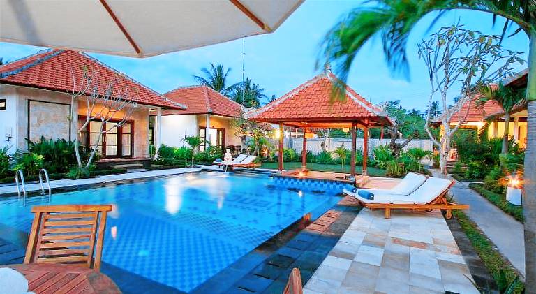 Serviced apartment with terrace, pool & yard | Perfect for remote work — photo 2