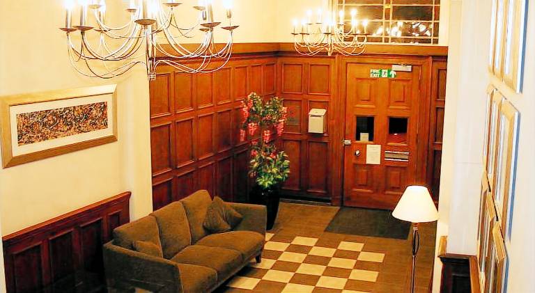Serviced apartment with yard | Close to Kelvingrove Art Gallery and Museum | Good for workation — photo 3