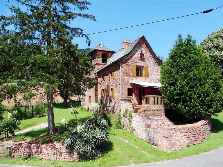 Vacation home with patio, yard & barbecue | Lake view in Rodez