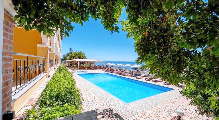 Apart Hotel Alex in Himarë