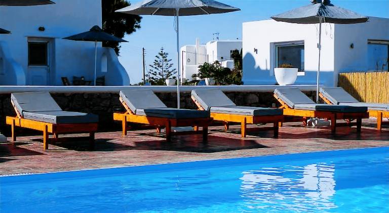Rental apartment with pool, garden & terrace in Mykonos