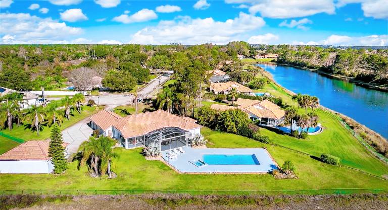 House with BBQ, yard & fast internet | Lake view in Clermont, FL