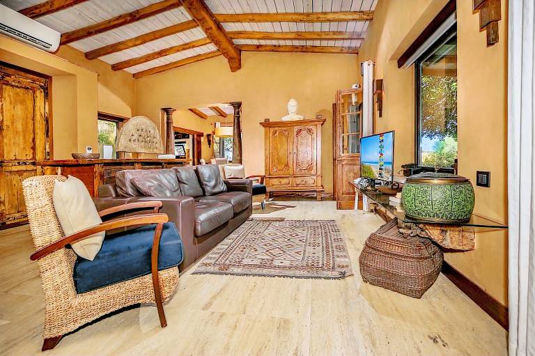 Children-friendly beautiful villa with yard, private pool & barbeque | Pool view | Suitable for remote work | Pets allowed — photo 4