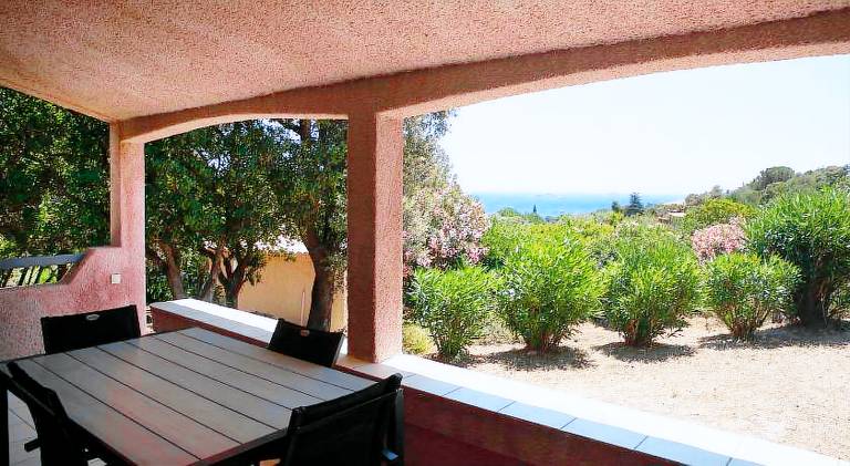 Villa with barbecue, jacuzzi & terrace — photo 4